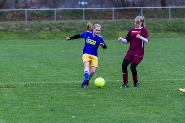 Bild 225 - B-Juniorinnen TSV Gnutz o.W. - SV Henstedt Ulzburg II : Ergebnis: ca. 5:0